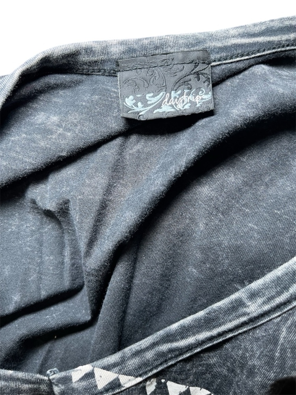 Daytrip Buckle Y2K Acid Wash Bling Freedom Eagle Graphic V-Neck Tee Size Medium - Picture 15 of 15